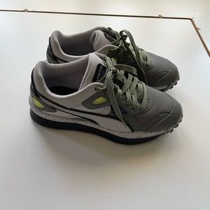 Used kids puma sneakers 6 1/2